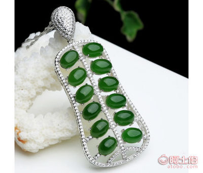 冠尚东澳珠宝 新疆和田碧玉芭蕉扇形吊坠——传统与时尚的完美融合